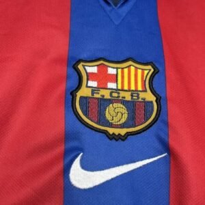 Maillot Rétro FC Barcelone Domicile 2001/2002 – Image 3