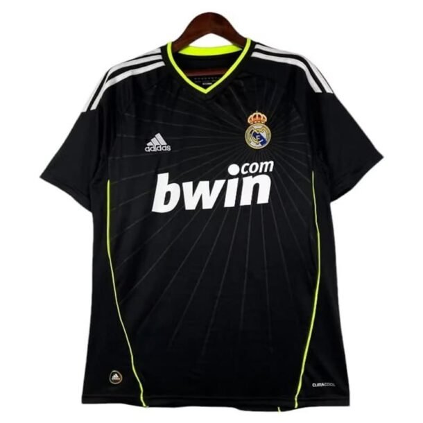 Maillot-officiel-Retro-Real-Madrid-Exterieur-2010-2011-1.jpg