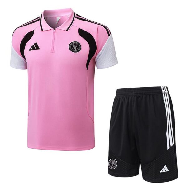 Ensemble-Polo-Inter-Miami-2026-27-Rose-Noir-2.jpg