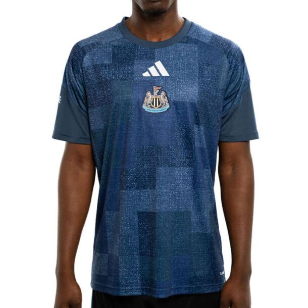 Maillot-officiel-Newcastle-United-Pre-Match-2026-2027-Bleu-2.jpg